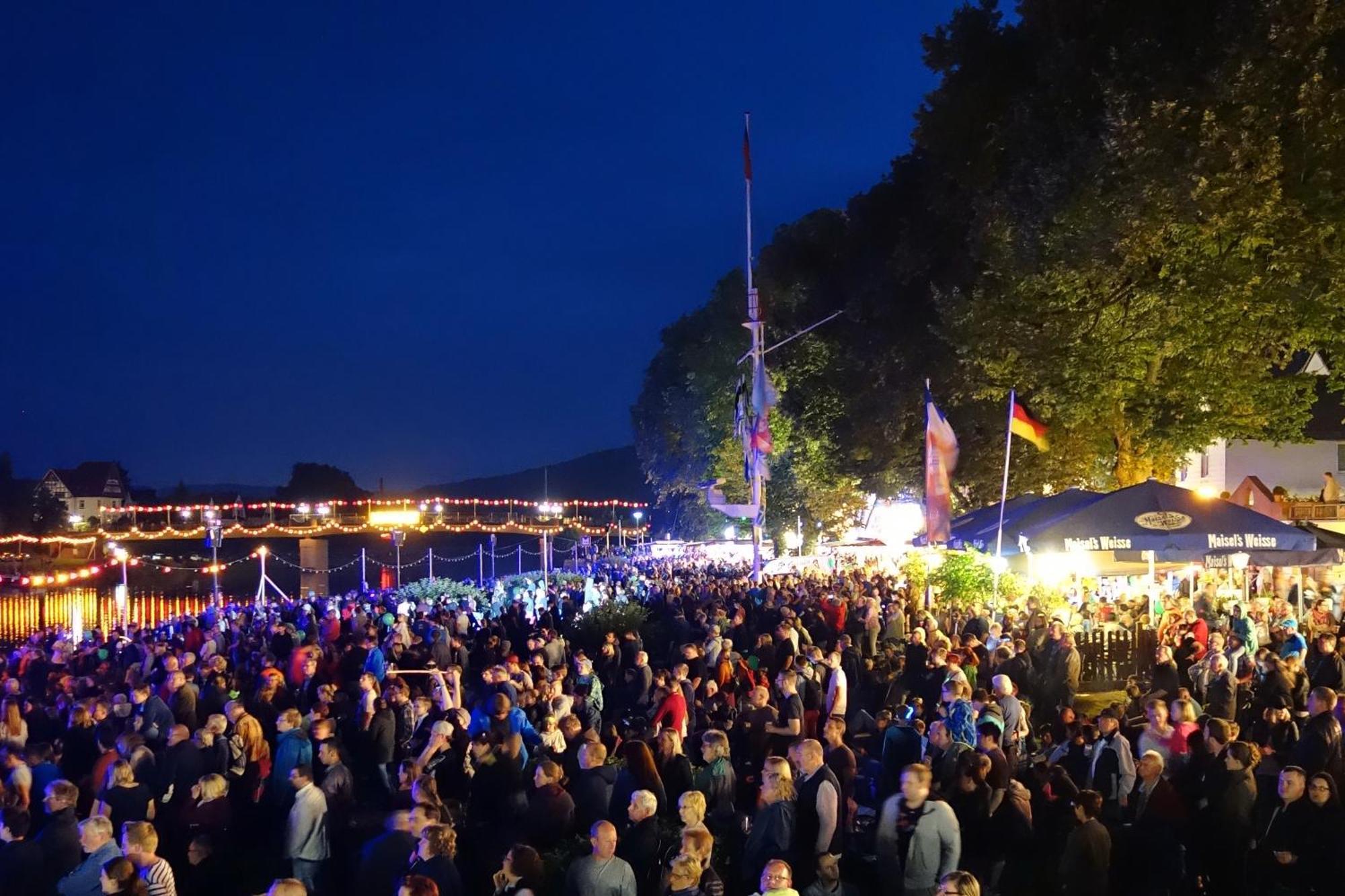 Ferienwohnungen Am Weserstrand ボーデンヴェルダー エクステリア 写真